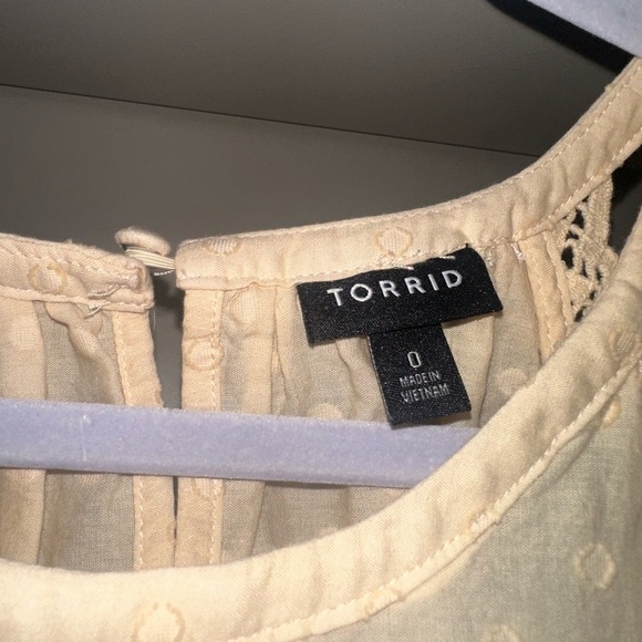 Elegant Cream Lace Trim Women's Top by Torrid size 0 - Picture 3 of 5